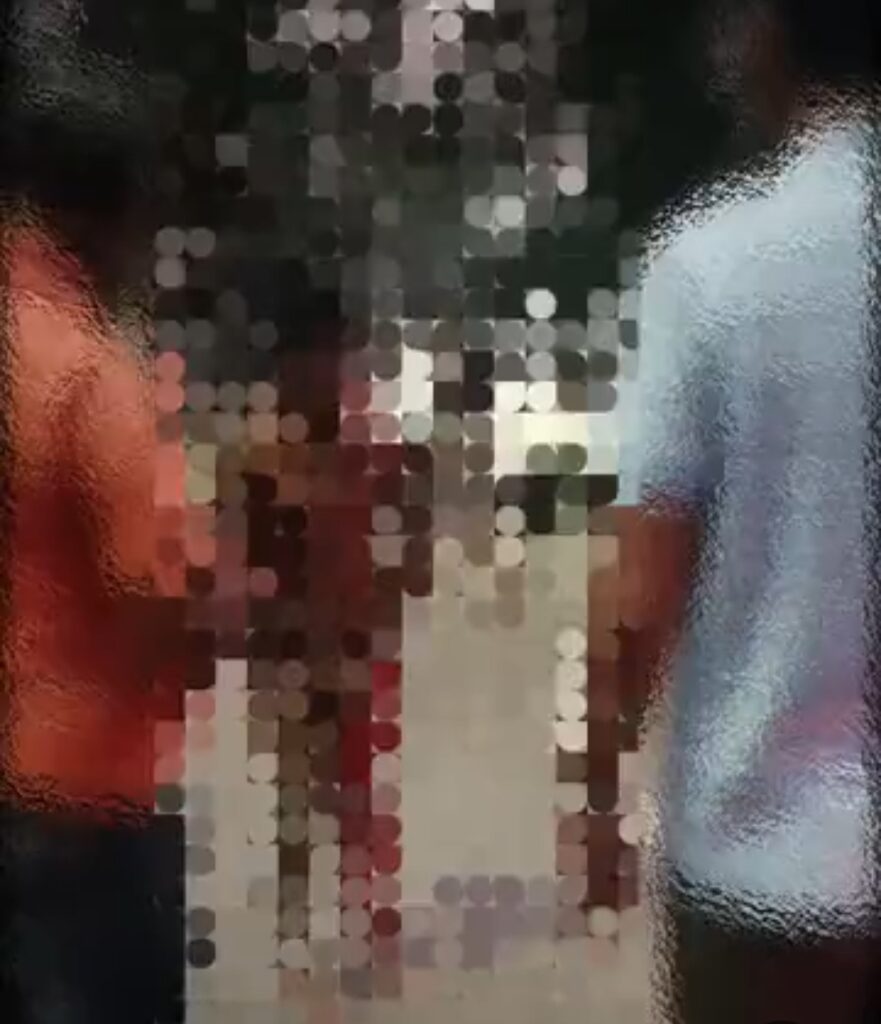 सड़क पर युवक को निर्वस्त्र कर दौड़ा दौड़ा कर पीटते रहे लोग,बाइक नहीं लाने पर युवक को दी गई तालिबानी सजा,दर्री थाना अंतर्गत कावेरी विहार की घटना,देखिए वीडियो 3 1009997111